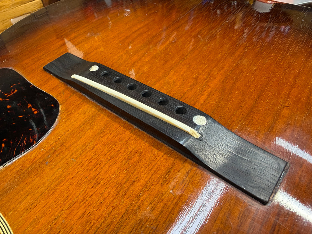 1943 Gibson LG-2 Bannerhead