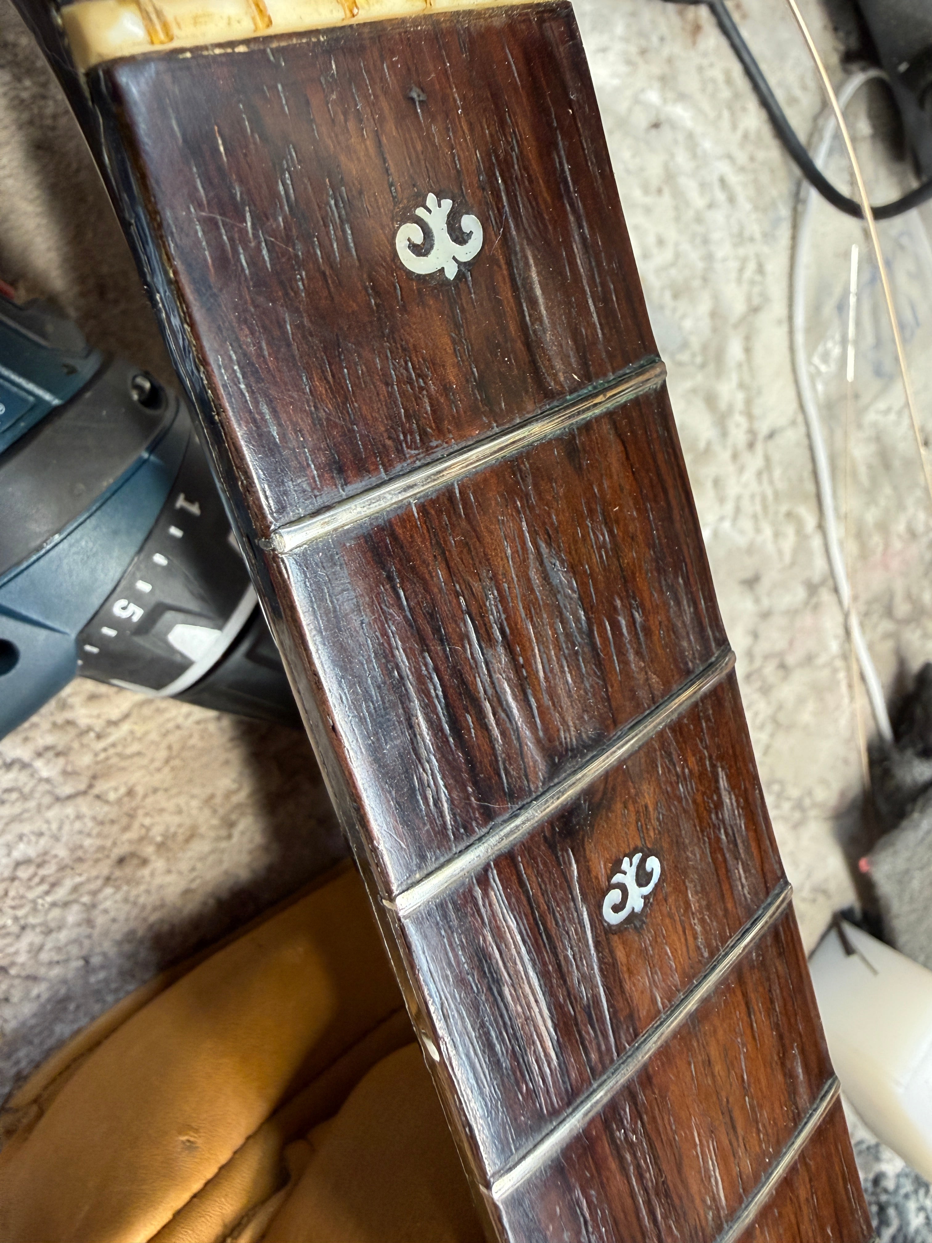 1943 Gibson LG-2 Bannerhead