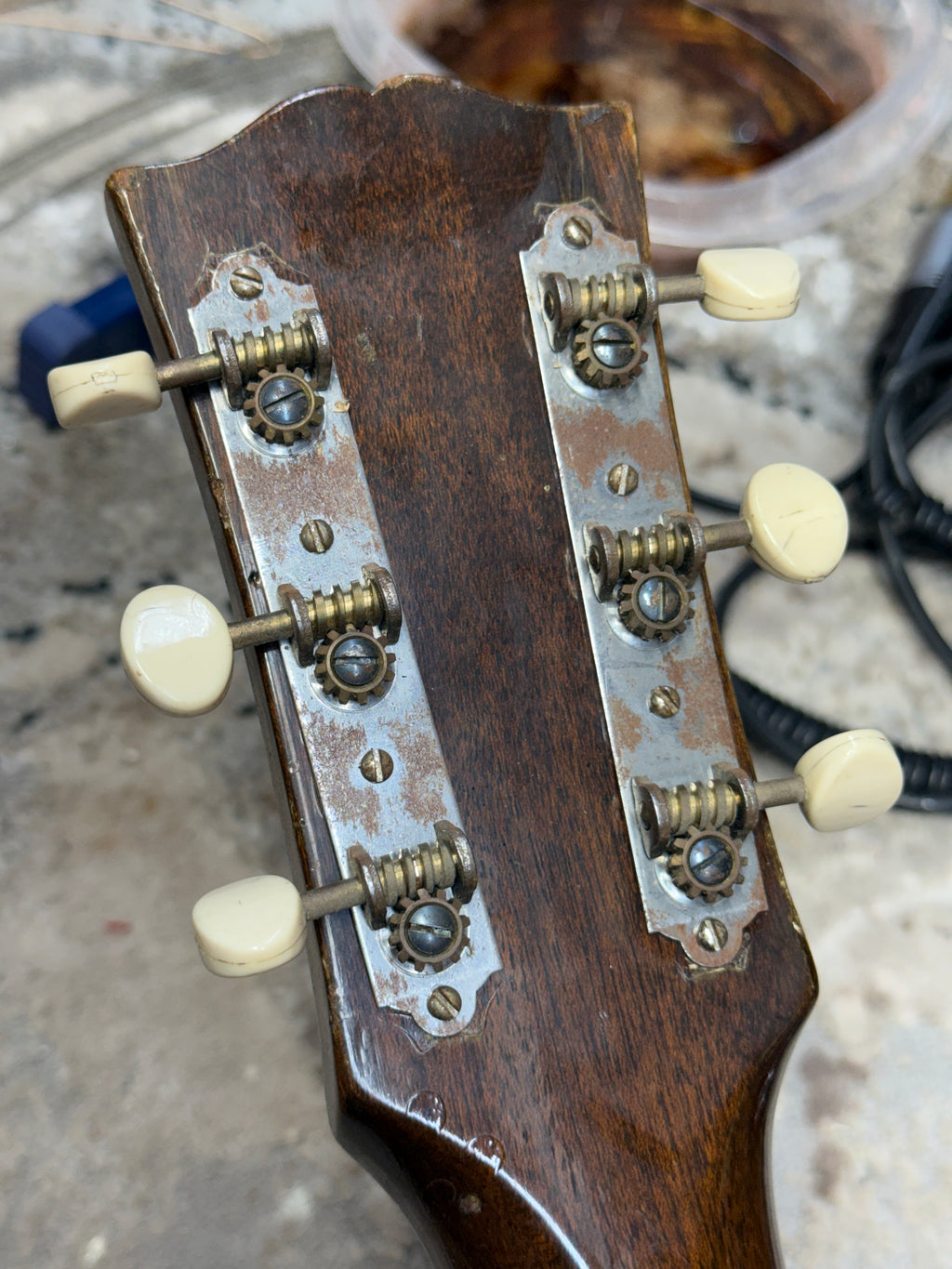 1943 Gibson LG-2 Bannerhead